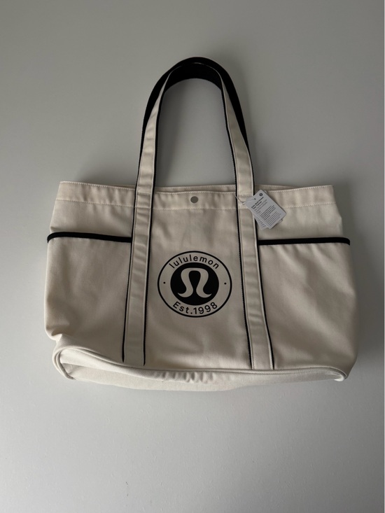 lululemon athletica Handbags - NWT Lululemon Daily Multi Pocket Tote Canvas